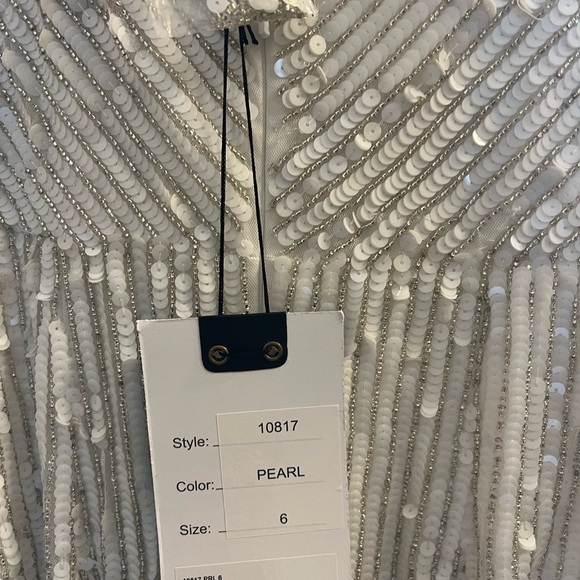 MAC DUGGAL Sequin Stripe Trumpet Gown in Pearl Size 6 New, never worn extra bead - Picture 9 of 9